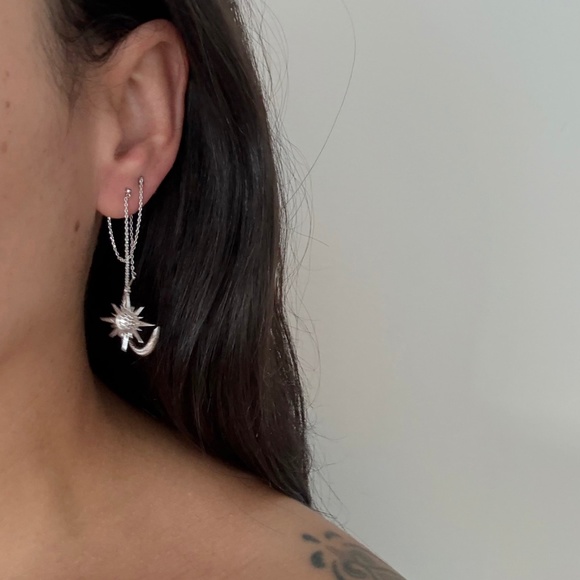 Noir NYC star and moon double swinger earrings - Picture 2 of 4